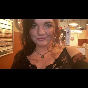 Meet your Posher, Elise